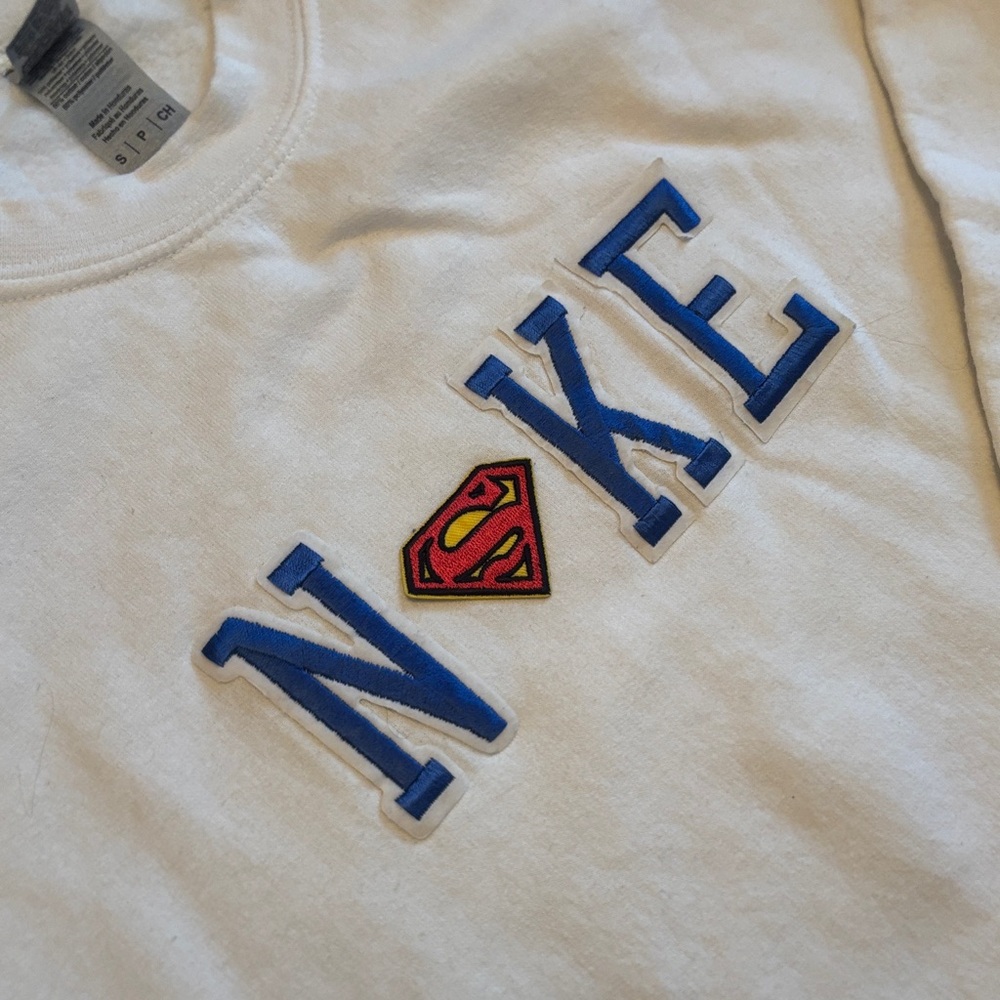 Unisex Nike Superman White Crewneck Sweater with Blue Accents Size Small - Picture 3 of 4